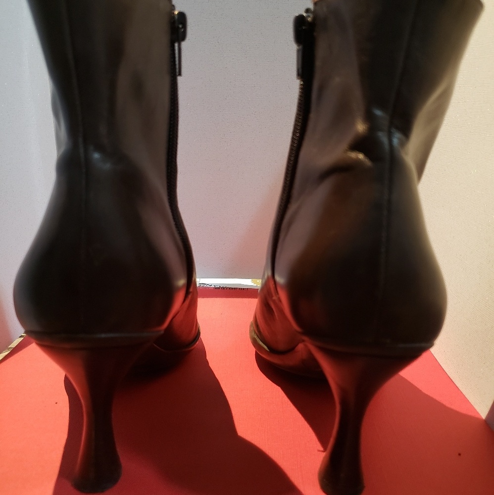 Boots - Picture 4 of 10